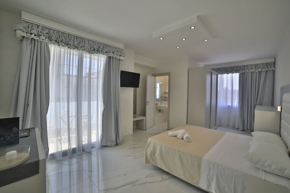 Riviera Luxury Rooms