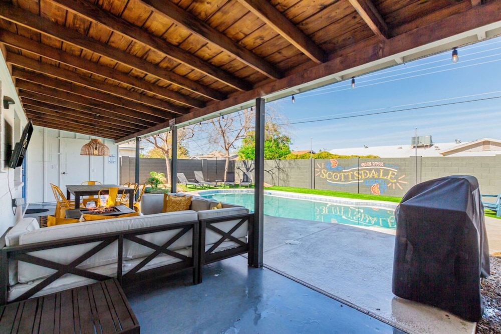 Desert Diamond Oasis Private Pool Bar Games
