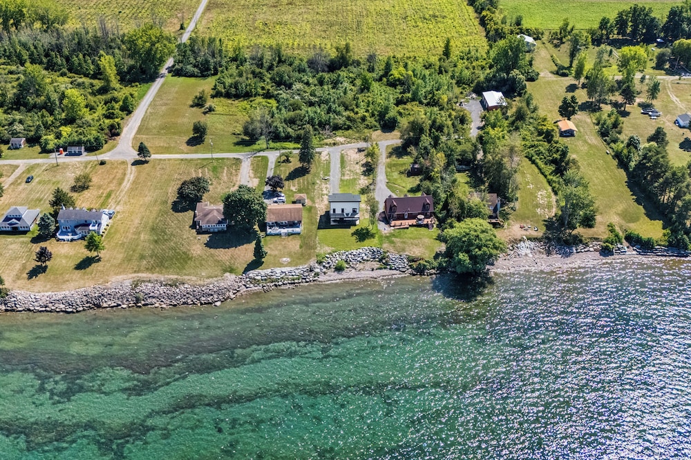 Lake Ontario Hideaway - Nature & Stillness Await!
