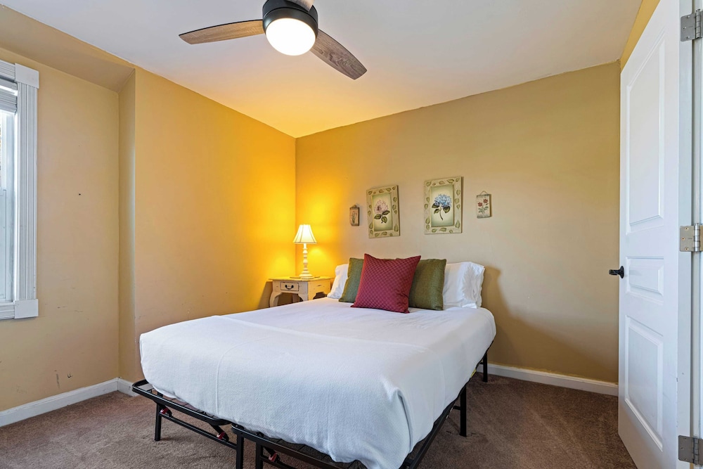 Victorian Manor In Paso Robles Wine Country + Pool, Hot Tub, Firepit, Tennis Court Sleeps 28