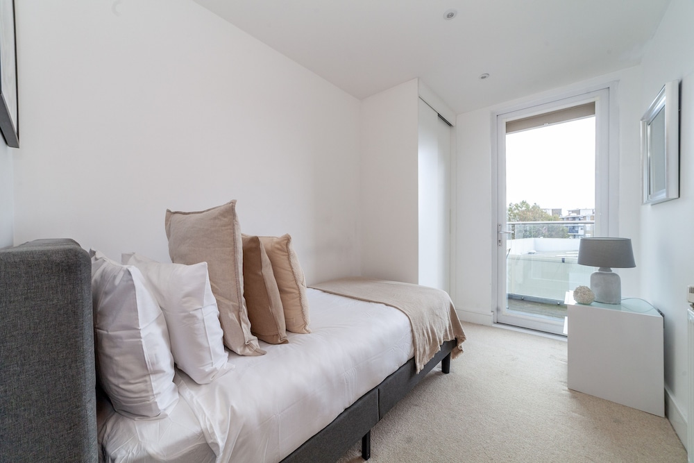 3 Bed Flat by Limehouse Basin