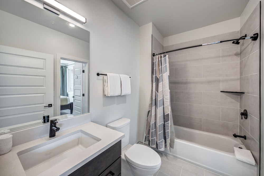 Spacious And Luxurious 2br Condo - Kids Ski Free 2 Bedroom Condo