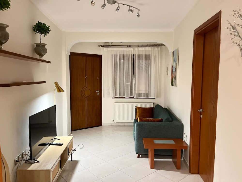 Cozy Apartment in Old Town Ano Polis