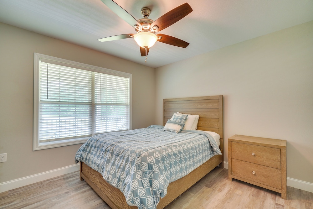 Wraparound Porch: Home Near Dtwn Crossville!