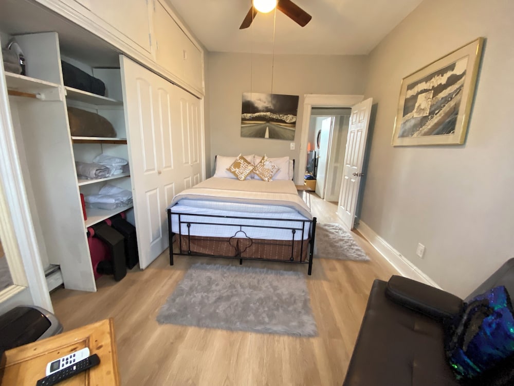 Charming 2 Bedrooms apt One Step to NYC