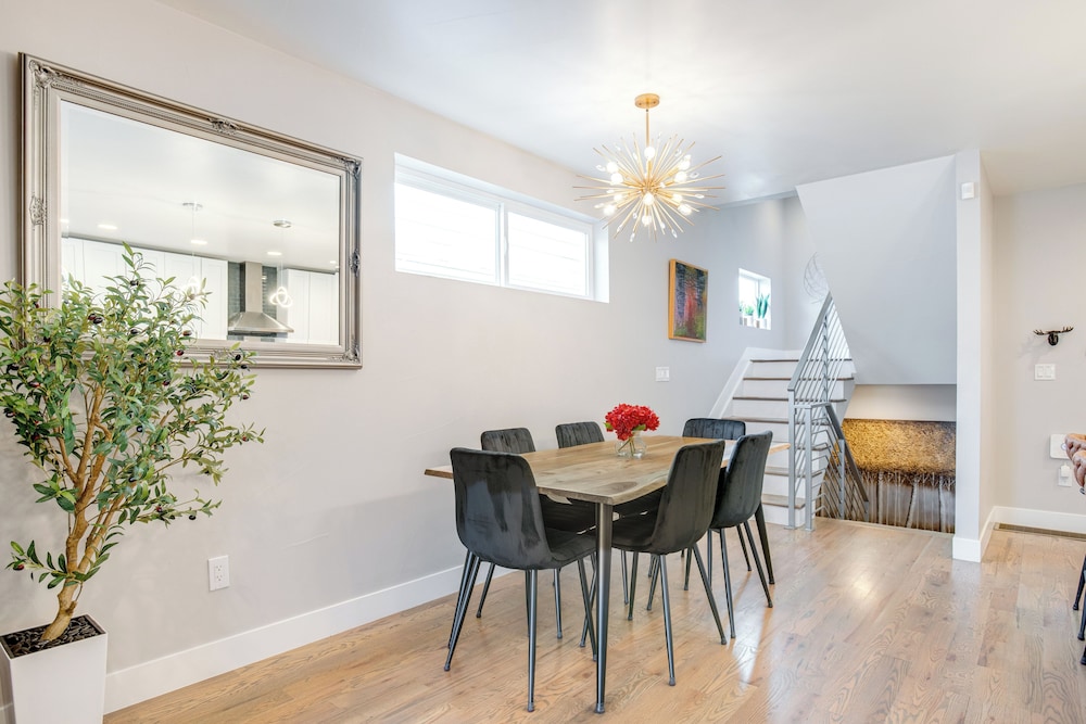 1 Mi to Dtwn Denver: Sleek Duplex w/ Rooftop Deck!