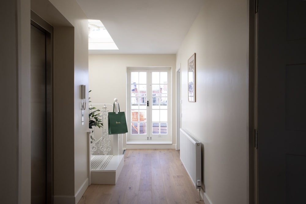 Gulaid House Knightsbridge by Bob W London