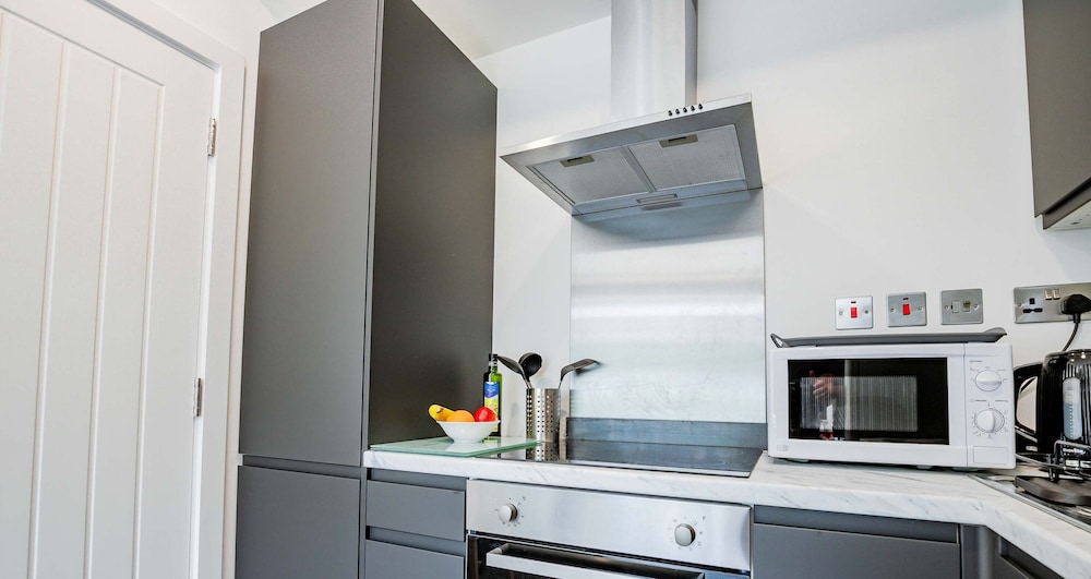 Host Stay Croydon Road Dwelling