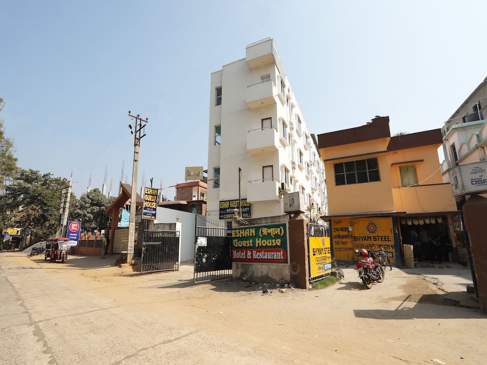 OYO 28349 Eshan Guest House view 3