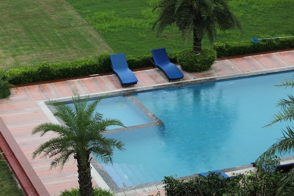Elegance Resort