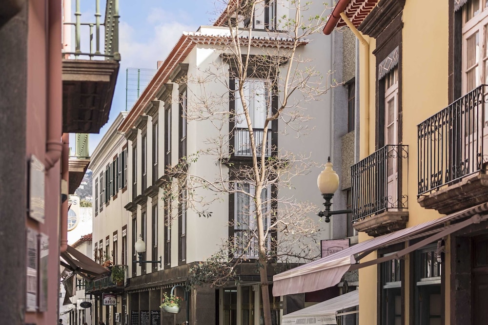 Downtown Funchal Apartments 1C Cedros by An Island Apart view 5