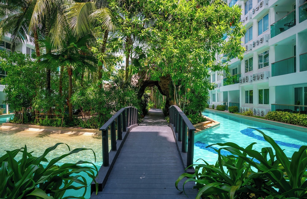 Amazon Apartments by Apartwell
