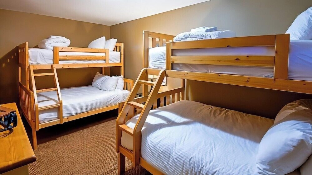 Pinnacle Ridge Chalets by Fernie Lodging