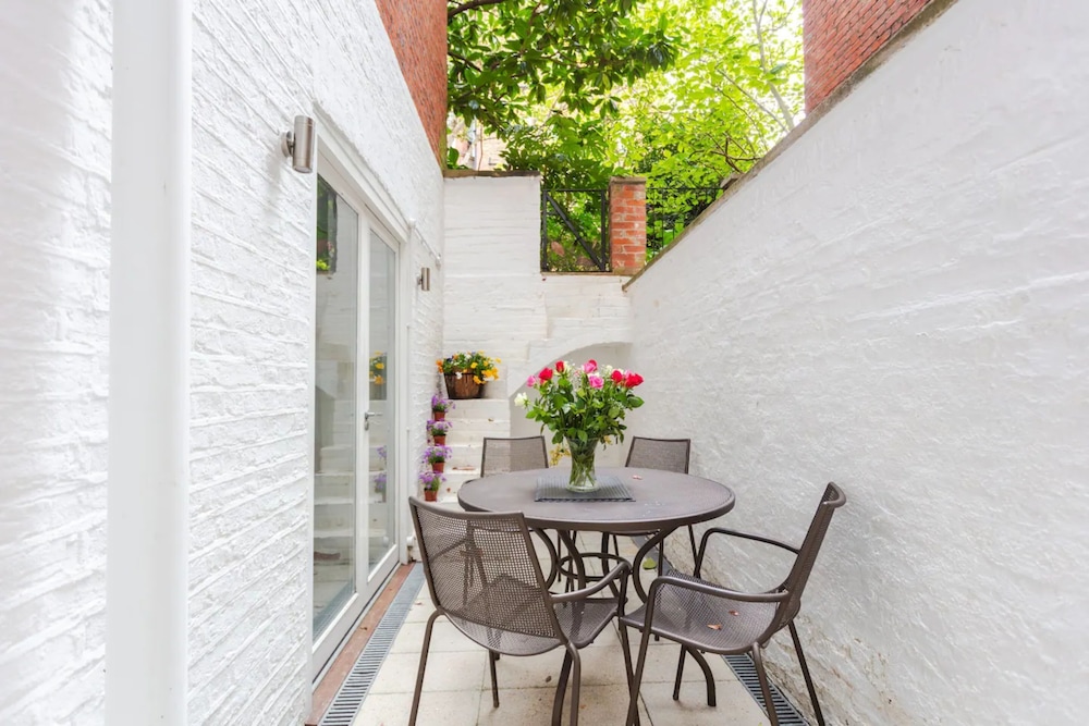 Modern 2 Bedroom Apartment Near Gloucester Road