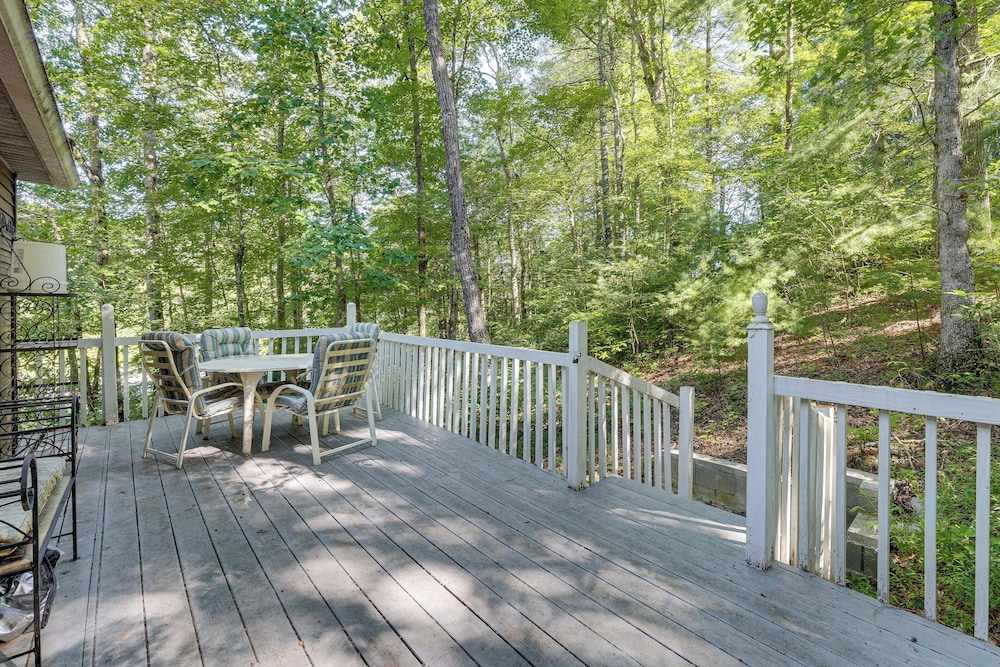 Hiwassee River Gem w/ Huge Decks: Great for Groups