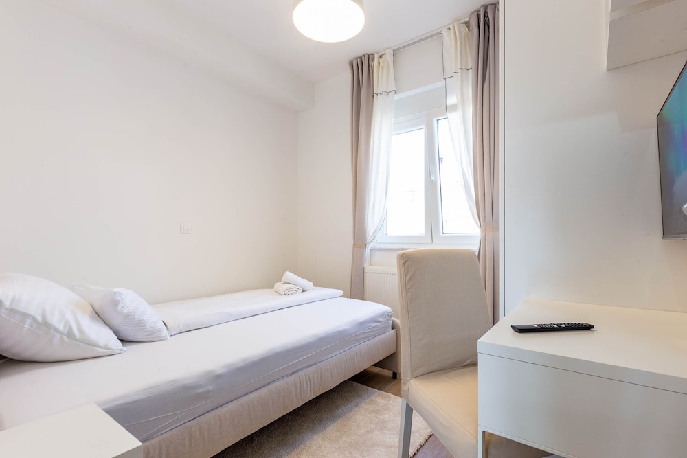 Exquisite Prestige Luxury Apartments With Shared Pool