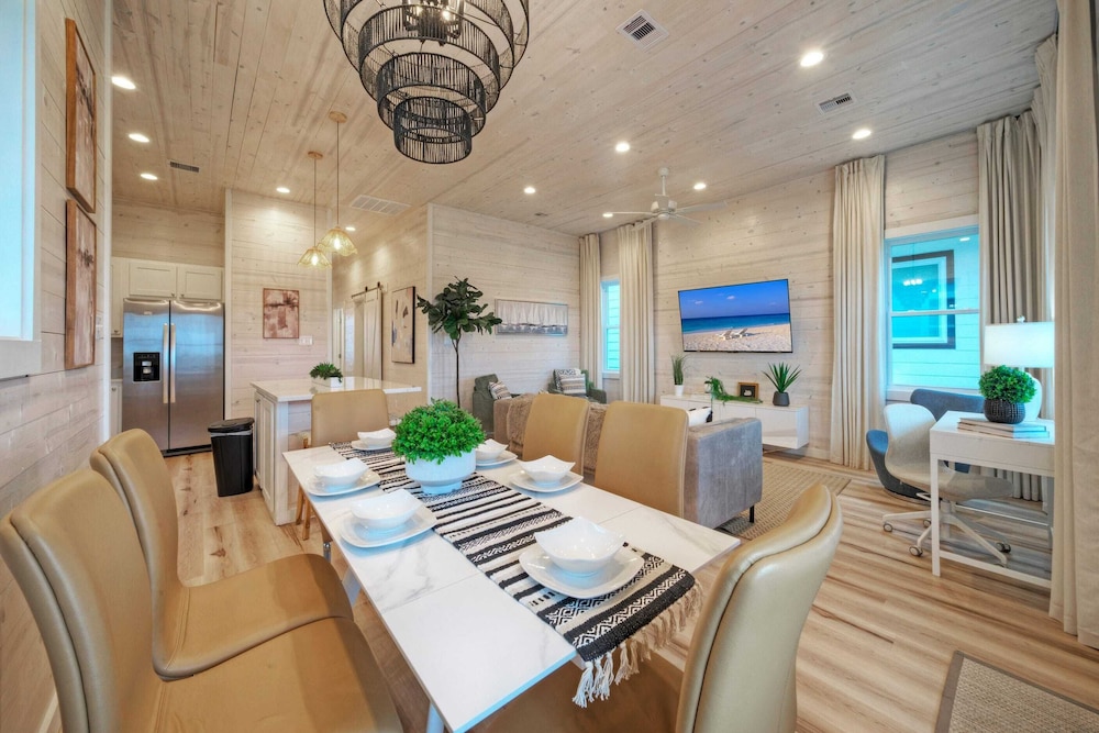 2 Homes, Sleeps 22 2 Private Pools, Firepit, Steps to Beach Boardwalk Access