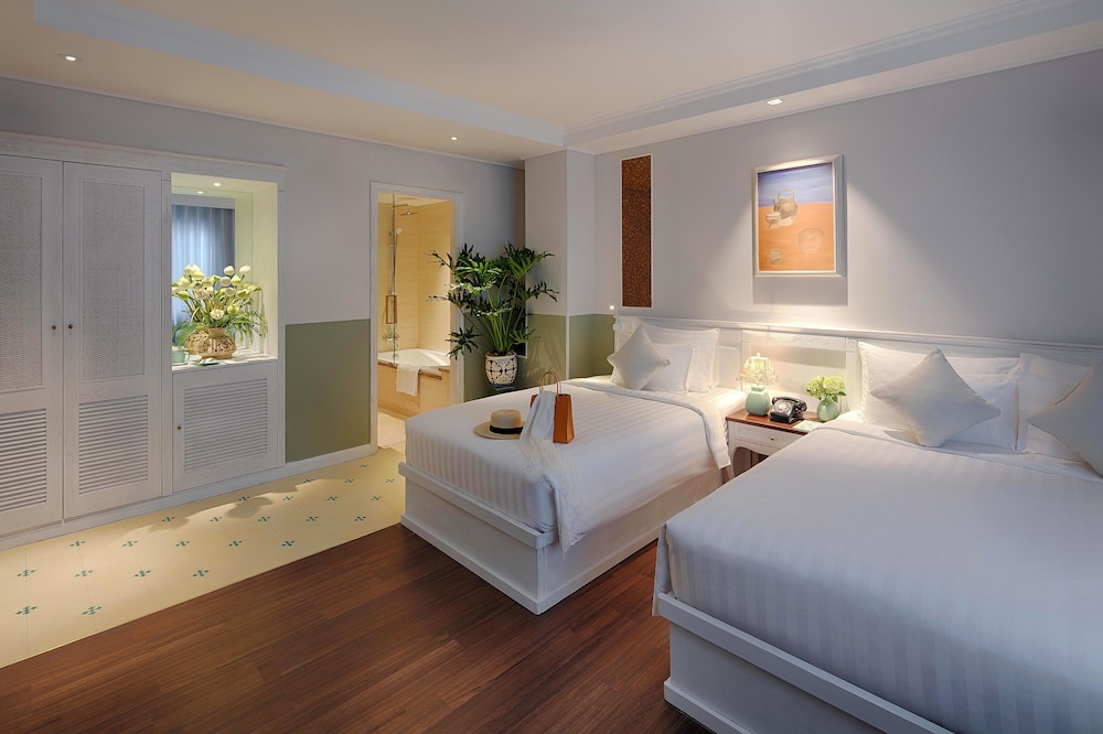 Au Lac Charner Hotel 79