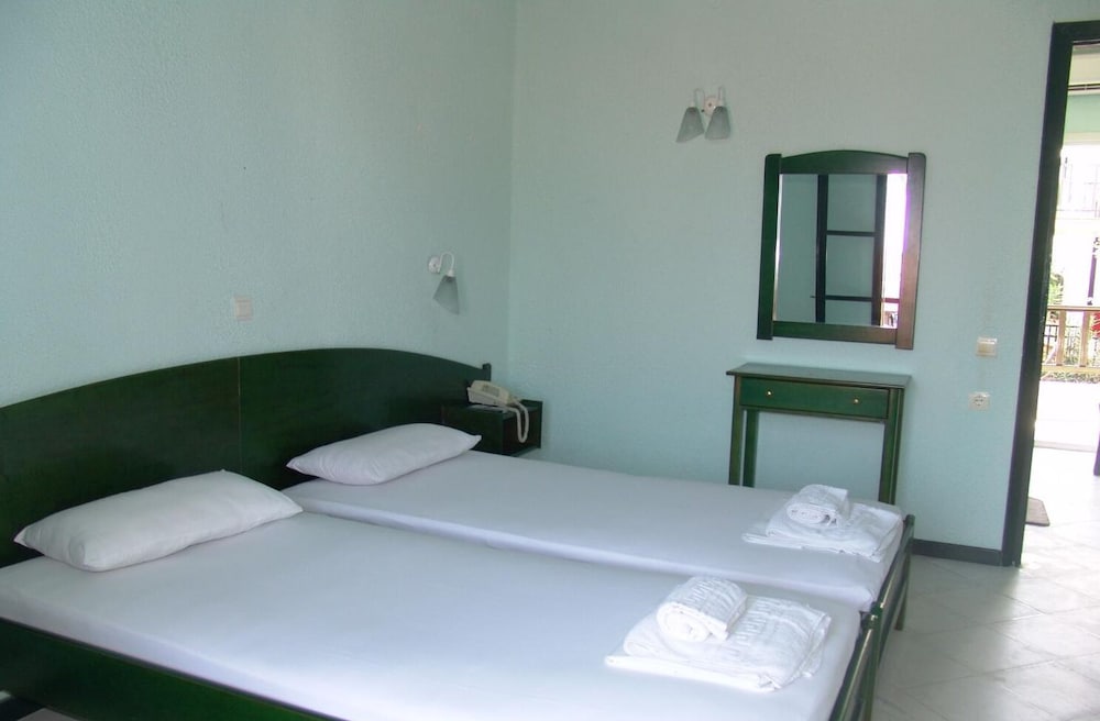 Nikos Apartments
