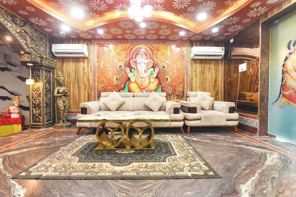 Fabhotel Rahi Crown