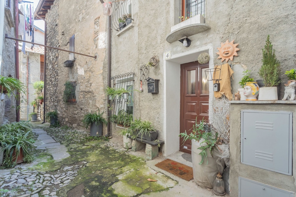 Pretty Studio in Old Town by Rent all Como