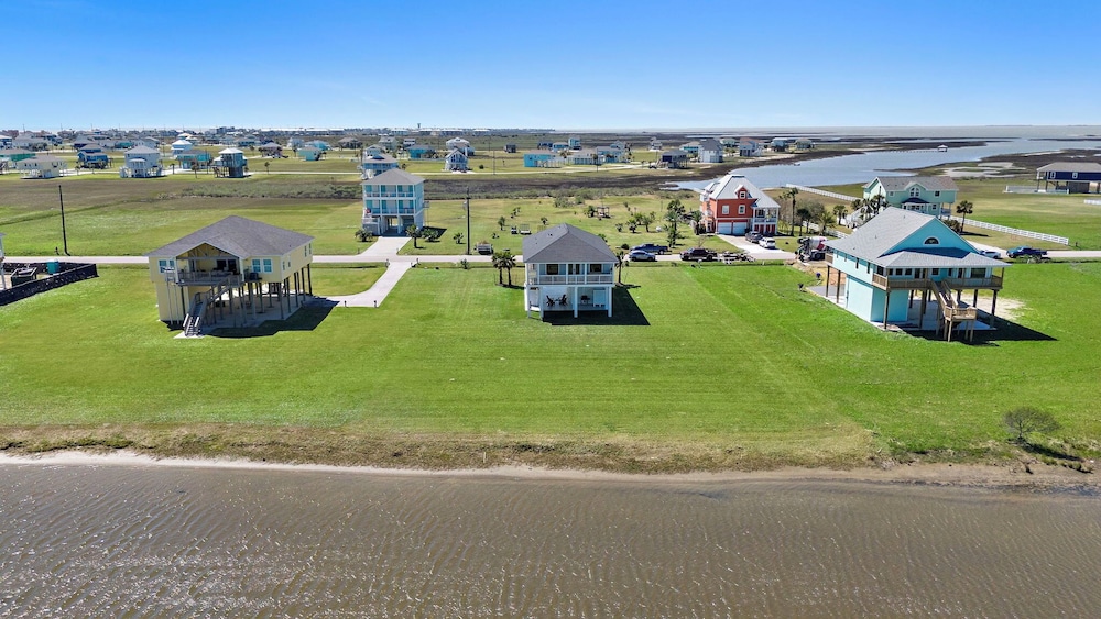 Pelican Perch by Ryson Vacation Rentals