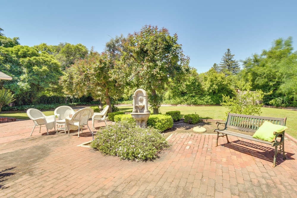 8 Mi to Dtwn: Spacious Home w/ Fire Pit in Fresno!