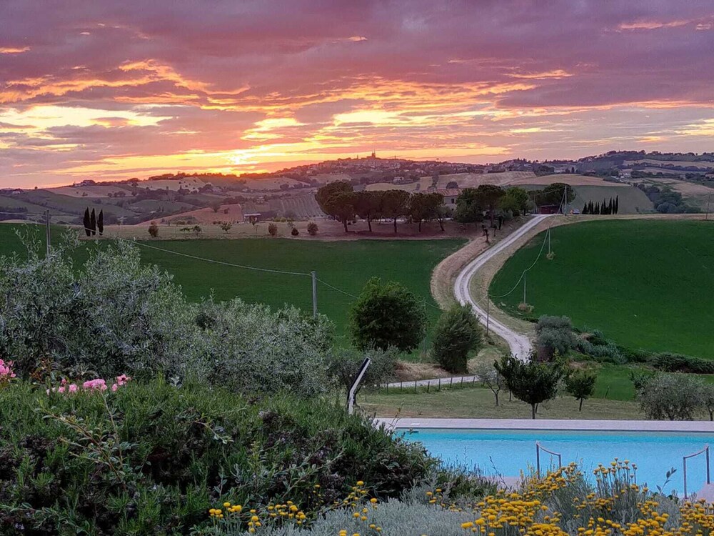 Family Villa, Pool and Country Side Views, Italy view 3