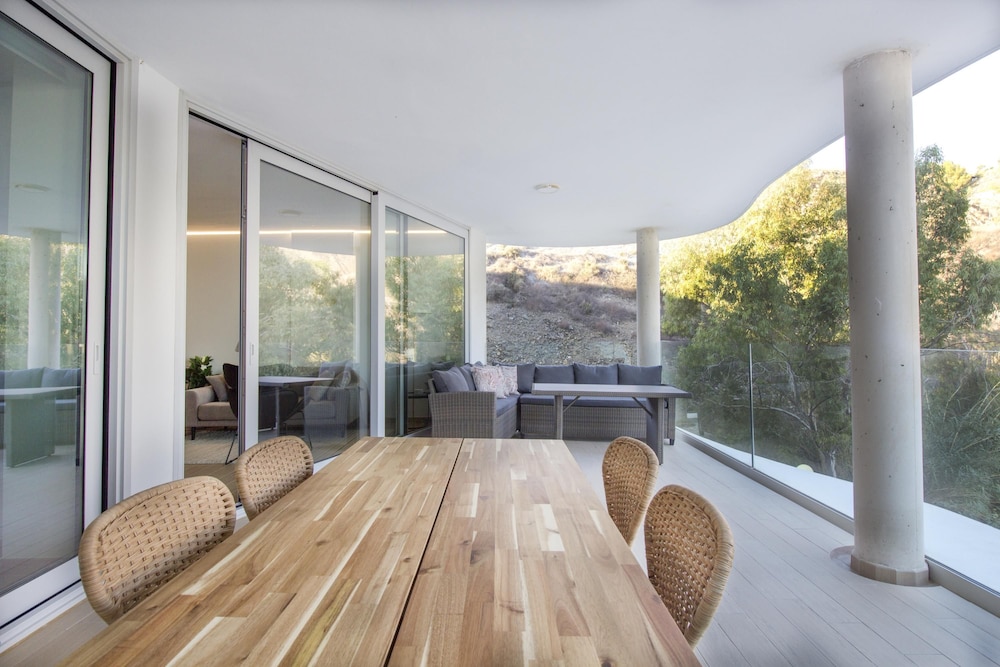 Sea View Apartment Near The Beach