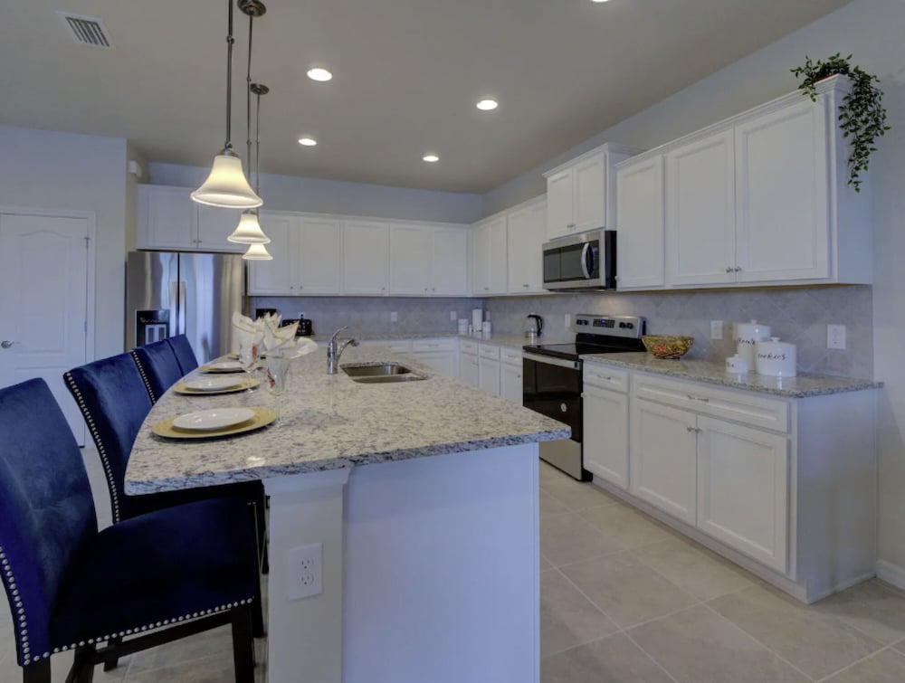Windsor at Westside 9br 18ppl Cozy Home Pool Spa view 4