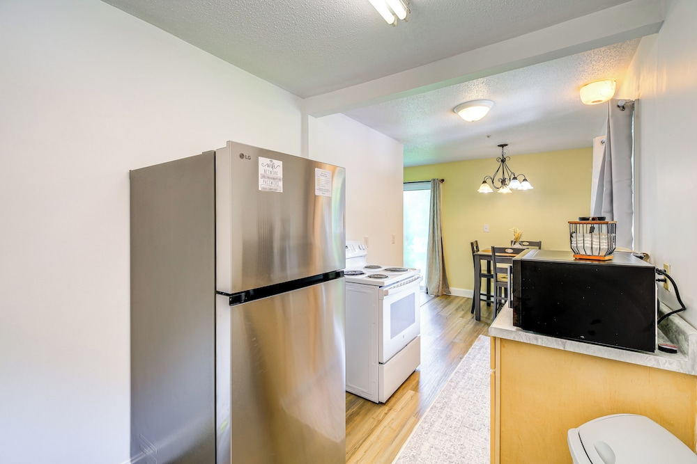 17 Mi to Coal Canyon Trail: Scenic Mtn-view Apt!