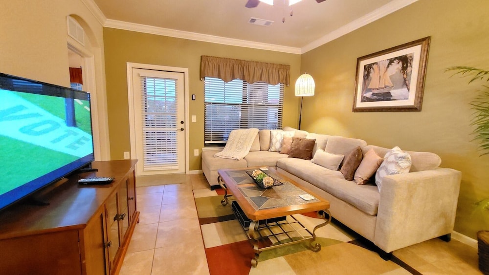 BP432CP 2 Bedroom Condo in Bella Piazza 2 Condo