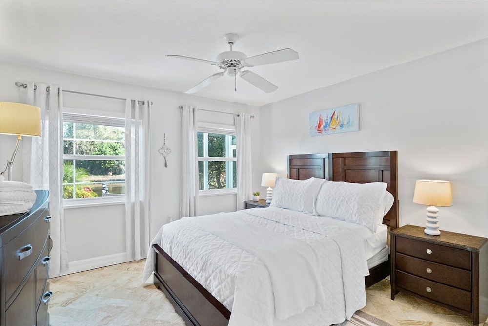 Luxury Heated Pool Home on Saltwater Canal w Tiki