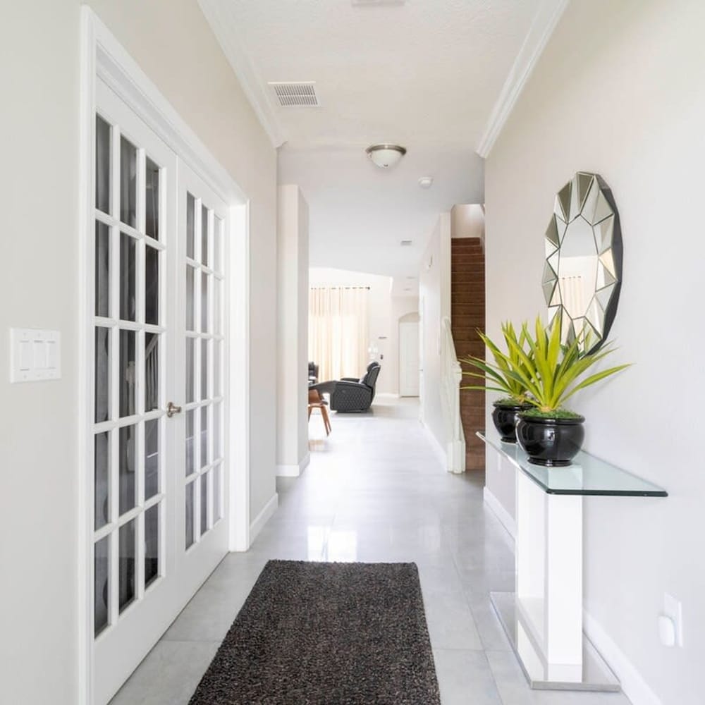 8950 Amazing 5BD Home With Pool