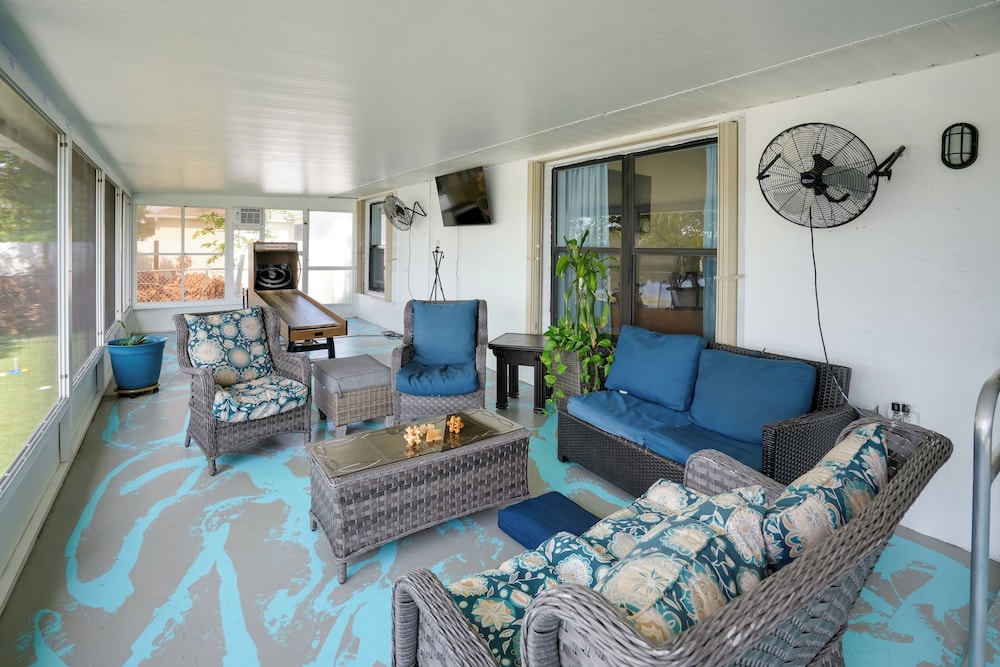 Outdoor Relaxation! Port St Lucie Family Home