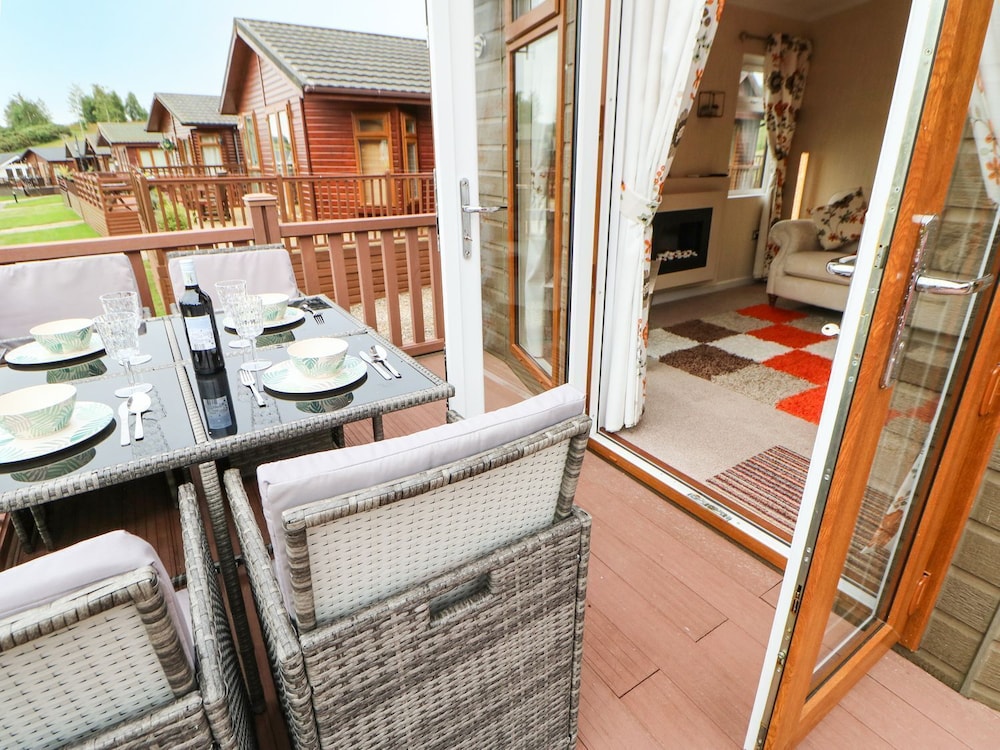 10 Poppy Lodge