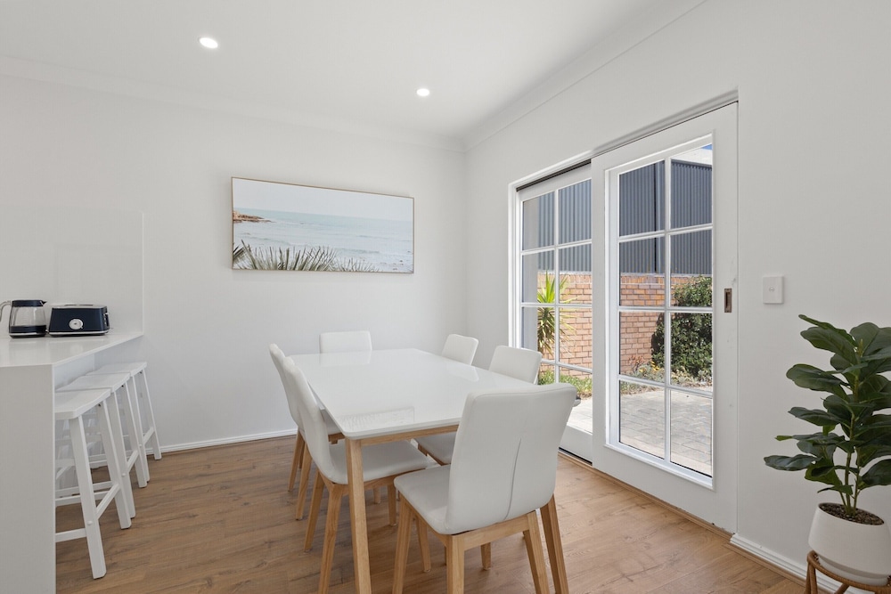 Quiet 2-bed Retreat With Private Courtyard
