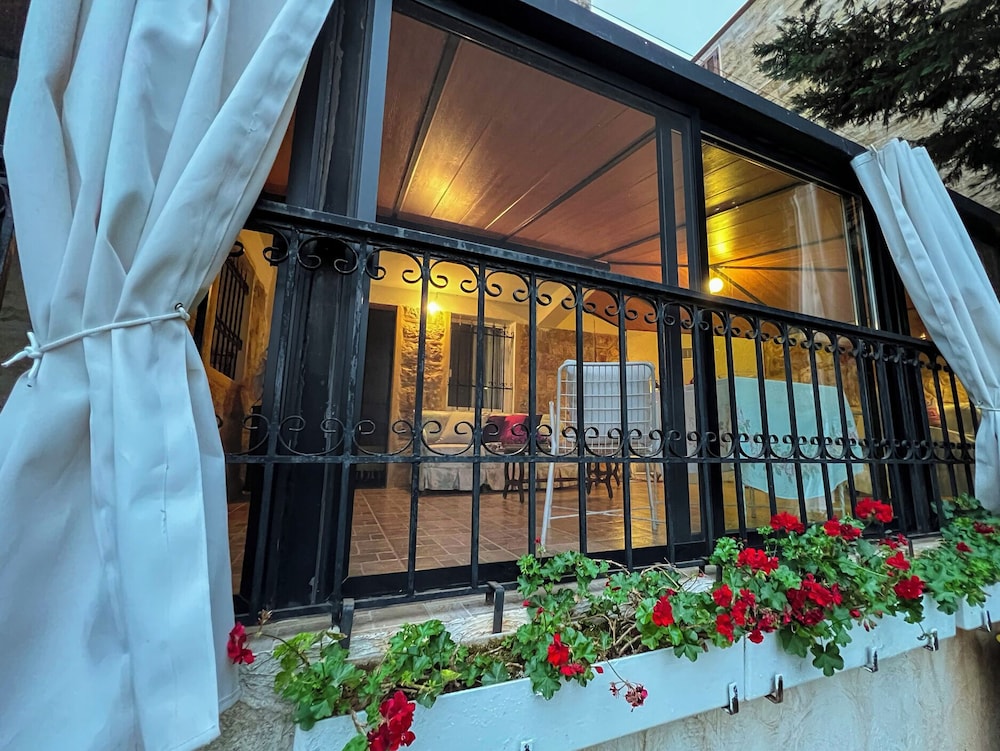 Les Bougainvilliers GuestHouse by Hansa