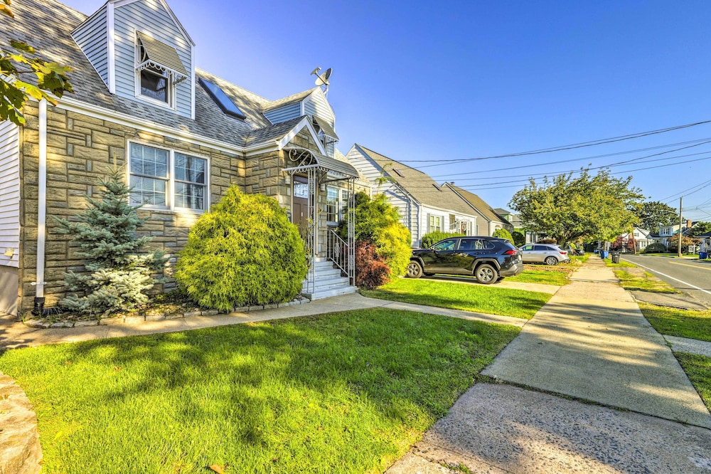 New Haven Gem w/ Private Pool, Walk to Beach! view 5