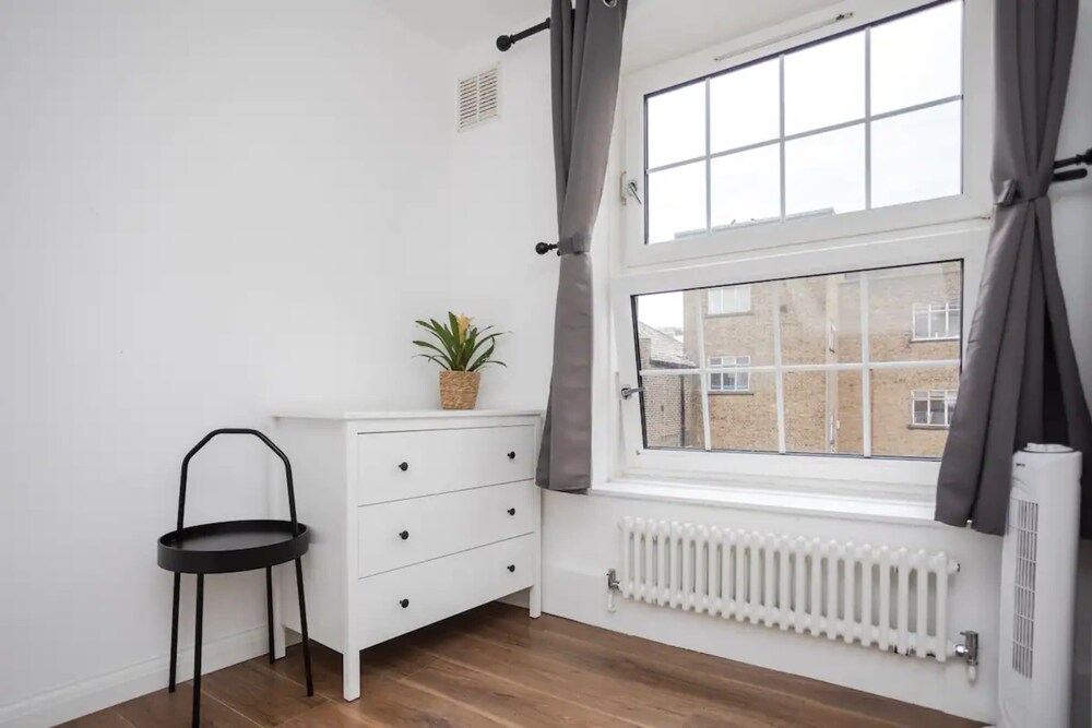 Spacious 4 Bedroom Apartment in Bethnal Green