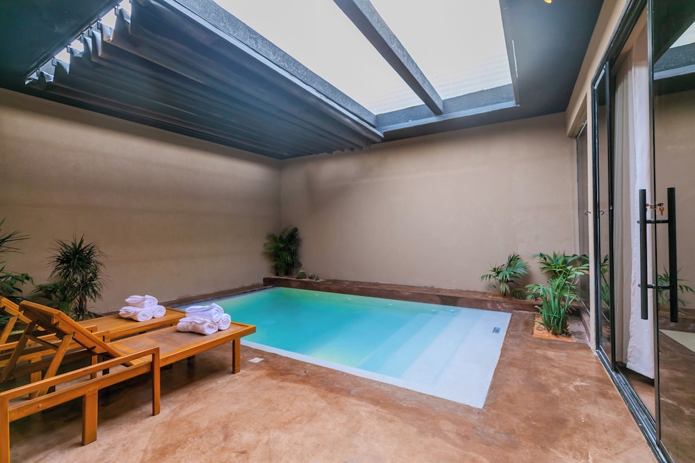 Portal Chalets With Private Pool-Al Arid