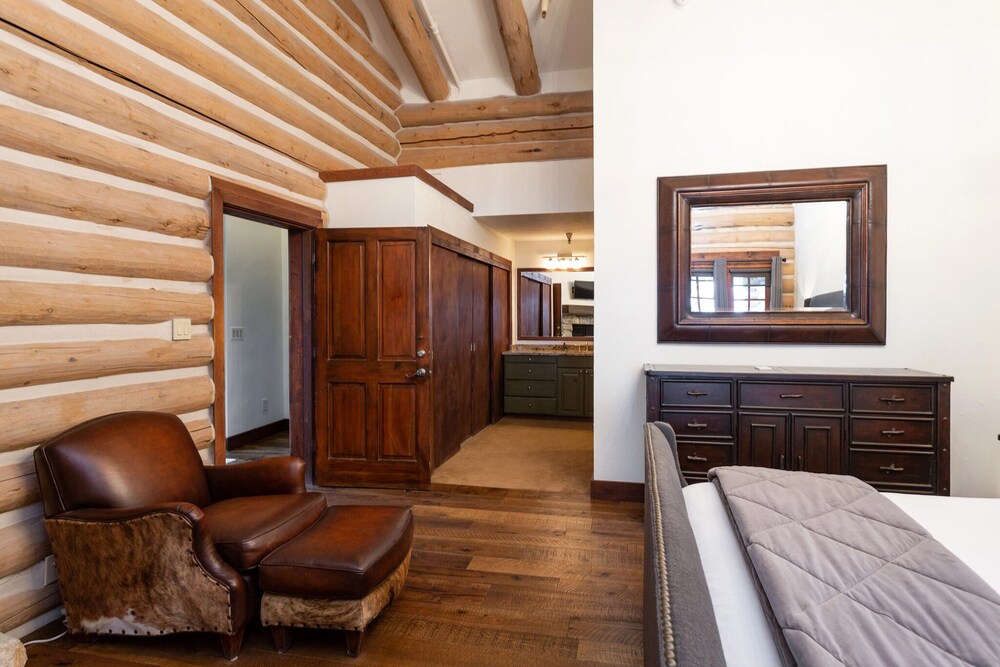 Pine Inn at Trail's End Lodge - Three Bedroom Residence with Den and Spa #5 3 Condo