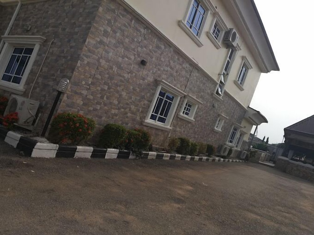 Peninsula Suites