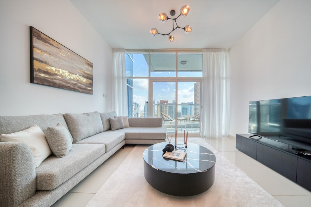 Premium 2BR Apt w Marina Views