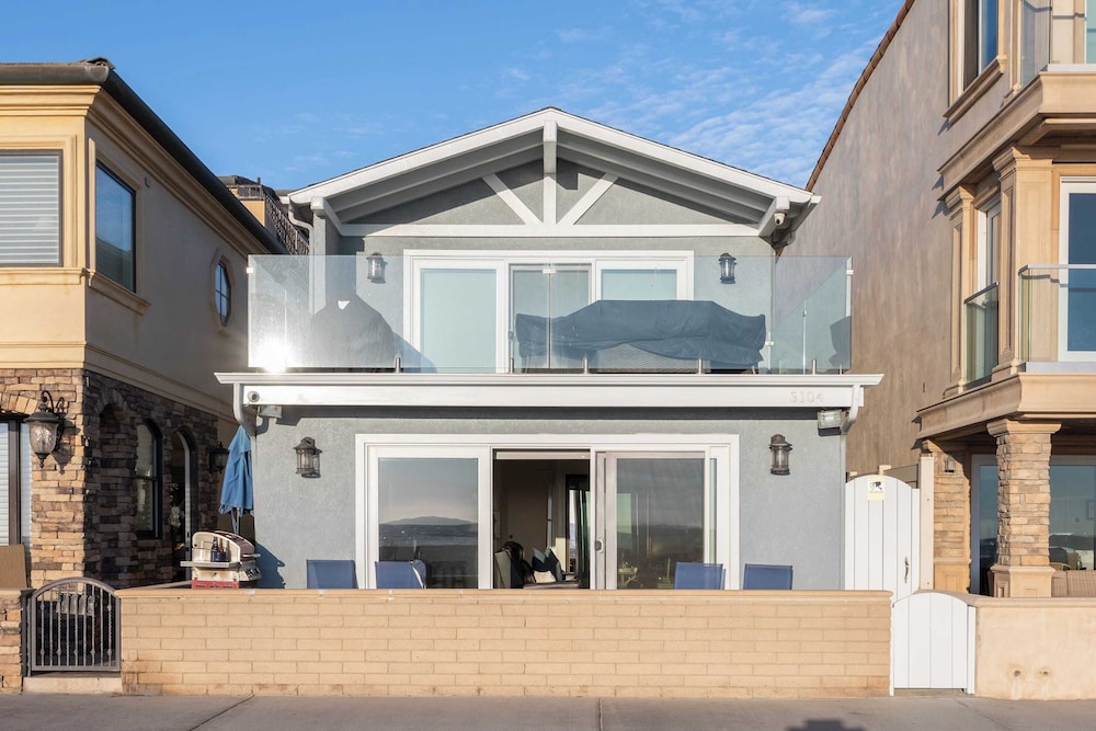 Balboa Breeze by Avantstay Beachfront Retreat + Ocean View