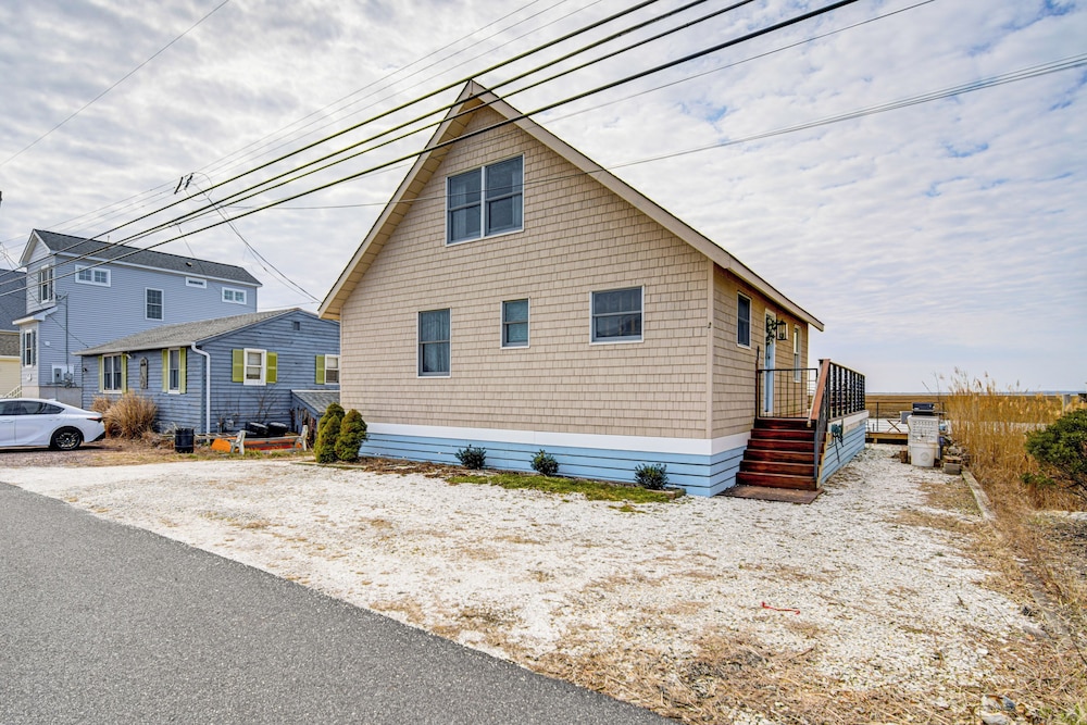 2 Mi to Stone Harbor Beach: Lovely Bayfront Home