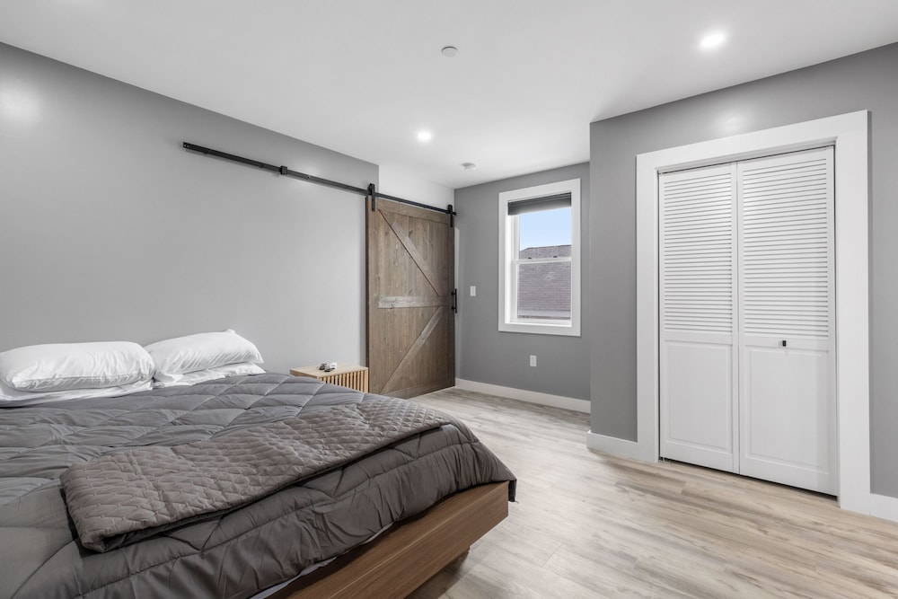 New Luxury 4 Bed Condo Perfect for Winter Rental