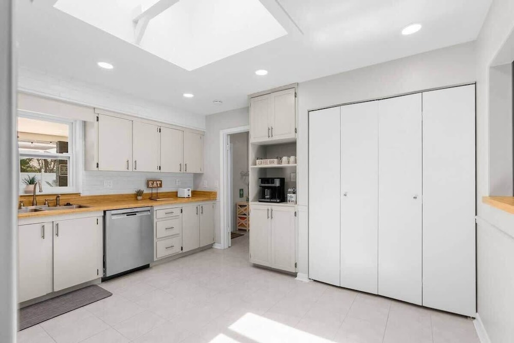 Brooksville Oasis! 3 Bedroom, Heated Pool Home