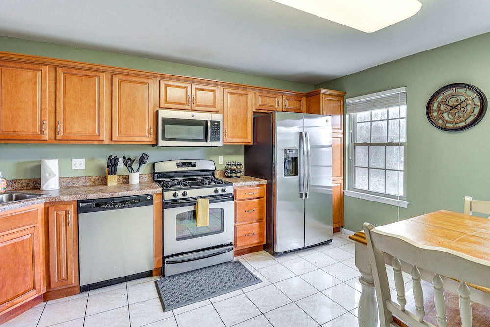 Family-friendly Townhome: 16 Mi to Pittsburgh! - Property Image 33