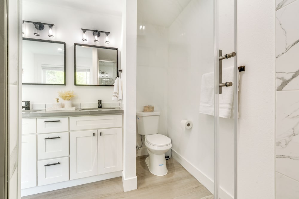4 Mi to Dtwn: Modern Tacoma Home w/ Spacious Yard